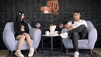 Mačja Sarina Čutna Pot: Kolumbijska Lepotica V Hd